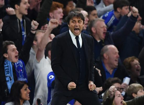 广告中的菅野自然随性，在碧空如洗的蓝天之下，徜徉在金灿灿的麦田之中，菅野将手中的泡酒一饮而尽，随后向天空高呼“太阳公公，你好伟大!