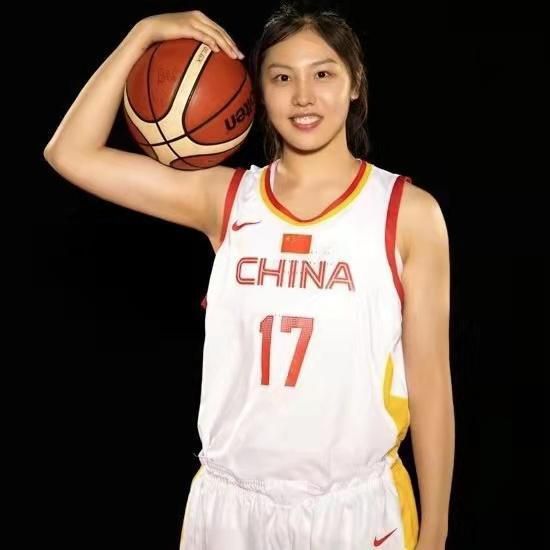 经过28年的积淀，中国国际儿童电影节已形成儿童电影征片选片、展览展示、论坛创投、业内交流、公 第三届丝绸之路国际电影节 2016-09-05 由国家新闻出版广电总局、陕西省人民政府、福建省人民政府主办，国家新闻出版广电总局电影局、陕西省新闻出版广电局、西安市人民政府具体承办的“第三届丝绸之路国际电影节”将于2016年9月19日至23日在西 第81届威尼斯国际电影节主视觉海报：湖中乘象 2024-07-22 日前，第81届威尼斯国际电影节主视觉海报公布，由意大利艺术家洛伦佐·马托蒂连续第七年设计官方海报。