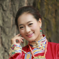 这位奥斯卡获奖演员在导演的《霍比特人》系列电影中再次出演了这个角色，该系列是《指环王》的前传。