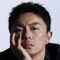 当天，她身着路易·威登红色羊皮大衣，手持Petite Malle系列手包，佩戴路易·威登首饰现身秀场，其超现实且极 奥兰多前妻可儿现身时装周 辣妈阿尔芭动人亮相 2014-02-27 当地时间2月26日，2014巴黎时装周（秋冬）某品牌秀场。